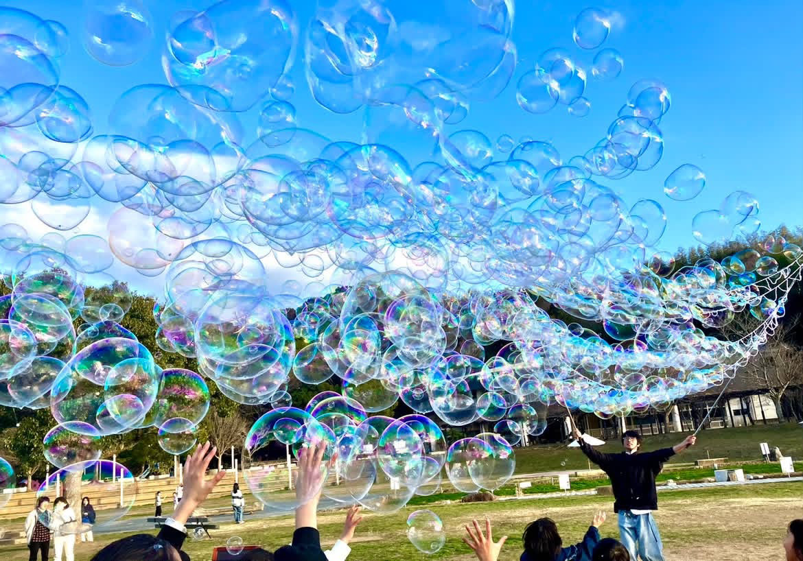 BUBBLE Manoによるシャボン玉のパフォーマンス